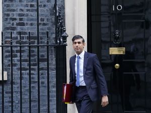 Supporting image for story: Sunak’s ‘inadvertent’ seatbelt mistake not a resignation matter, Raab says