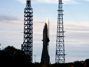 Supporting image for story: Jeff Bezos confirms second try for rocket after last-minute postponement