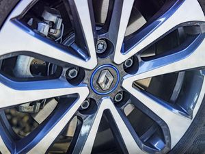 Supporting image for story: Renault pulls out of China joint venture