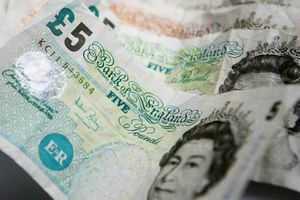 Supporting image for story: Paying with plastic, now bank notes will change