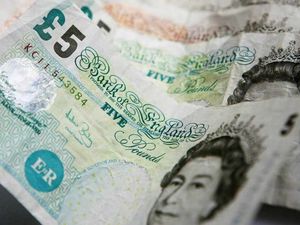 Supporting image for story: Paying with plastic, now bank notes will change