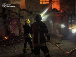 Supporting image for story: Russia hammers Kyiv in largest missile and drone barrage since war began