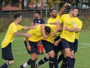 Supporting image for story: Poole keeps his cool to fire Sporting to another victory