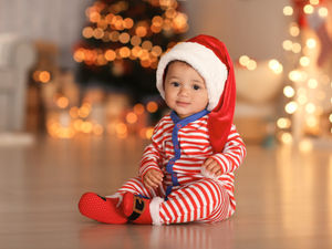 Supporting image for story: Santa's Little Helpers -your child can take part in a festive photo session
