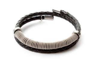 Supporting image for story: Joanne Shaw Taylor donates guitar strings to Guitarwrist charity