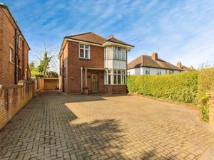 Supporting image for story: Charming Shrewsbury detached home three-bed with generous garden and expansion potential for £400,000