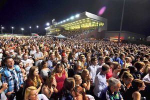 Supporting image for story: Scouting For Girls fans on course for top night