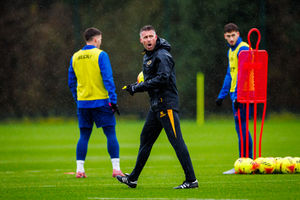 Rob Edwards during Wolves training this week (Photo by Brett Patzke - WWFC/Wolves via Getty Images)