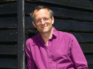 Supporting image for story: Michael Mosley: TV doctor who popularised 5:2 diet amid health and science work