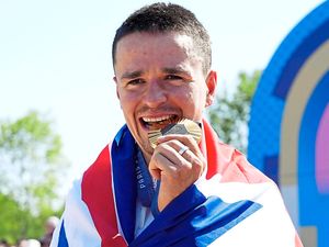Supporting image for story: Pidcock breaks home hearts for gold 