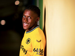 Supporting image for story: Gary O’Neil: Jean-Ricner Bellegarde 'excellent' in Wolves training