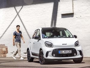 Supporting image for story: Smart confirms EQ ForTwo and EQ ForFour prices