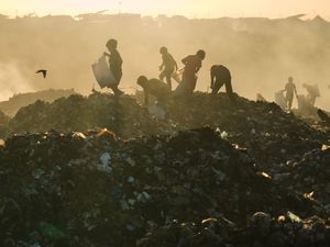 Supporting image for story: Israel orders Palestinians to leave Gaza City or be seen as militants