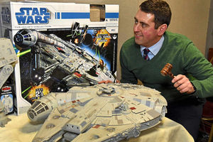 Supporting image for story: Star Wars memorabilia fetches hundreds
