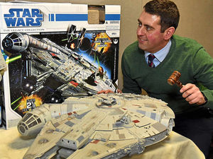 Supporting image for story: Star Wars memorabilia fetches hundreds