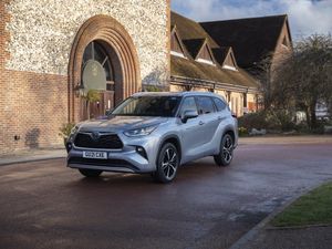 Supporting image for story: Toyota Highlander recalled over seats that could injure rear passengers