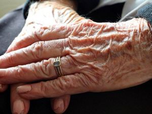 Supporting image for story: Sex boosts brain power in old age, new study suggests