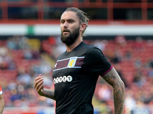 Supporting image for story: Leeds 1 Aston Villa 1 - Match highlights