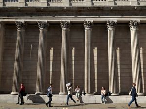 Supporting image for story: Bank mulls rate hike amid inflation dilemma caused by Ukraine conflict