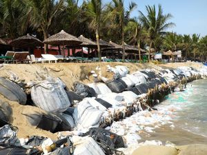 Supporting image for story: A new study predicts a huge number of climate refugees by 2100