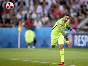 Supporting image for story: Sporting 'expect money' for players after Rui Patricio joins Wolves