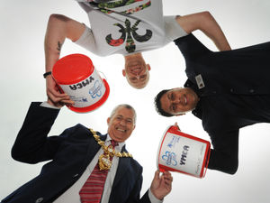 Supporting image for story: Pair to do sky dive for charity