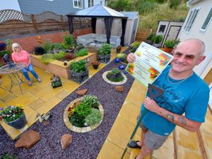 Supporting image for story: Award for green-fingered Bridgnorth gardener - with pictures and video