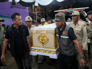 Supporting image for story: A small town in central Thailand is mourning the 23 who died in school bus fire