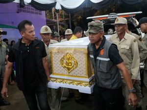 Supporting image for story: A small town in central Thailand is mourning the 23 who died in school bus fire