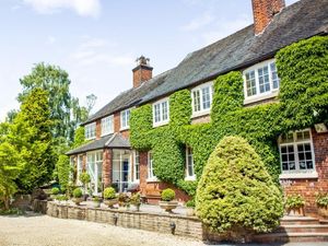 Supporting image for story: Grade II listed former boutique hotel which once welcomed Sir Roger Moore, Idris Elba and Kate Beckinsale put up for sale