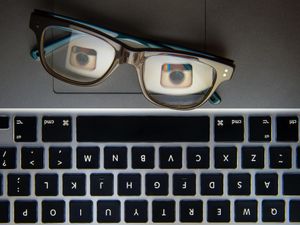 Supporting image for story: Instagram brings back old app icons to celebrate 10th birthday