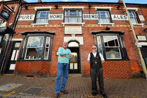 The Old Swan, at Netherton, (left) head brewer Paul Cooksey, and (right) licensee Tim Newey. (Photo credit: David Hamilton)