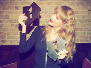 Supporting image for story: Taylor Swift breaks host of charts records with new album Midnights