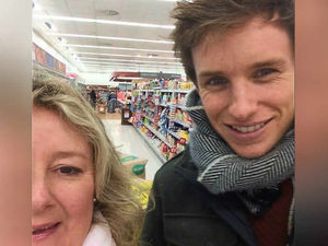 Supporting image for story: Eddie Redmayne spotted again: Film star stops for supermarket selfie