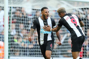 Jamaal Lascelles of Newcastle United celebrates after scoring to make it 1-0 (AMA)