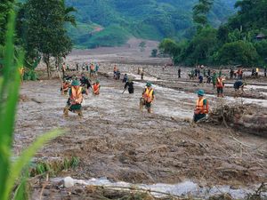 Supporting image for story: Death toll rises to 233 after typhoon hits Vietnam