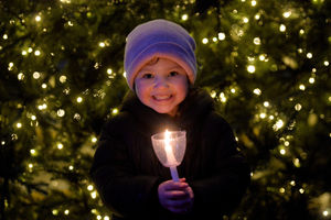 LAST  COPYRIGHT TIM STURGESS SHROPSHIRE STAR 03/12/2023   Severn Hospice, Bicton Heath, Shrewsbury ,Lights of Love ceremony for around 1,000 people to remember loved ones. Harley - Mai Gerard age 4..