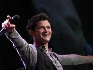 Supporting image for story: Pyrotechnic pop party wows fans