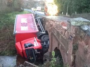 Supporting image for story: Lorry crash bridge repairs 'going to plan' despite diversion confusion
