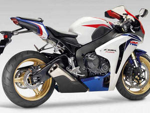 Supporting image for story: Tributes to tragic TT motorcyclist Mat Evans