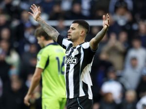 Supporting image for story: Bruno Guimaraes scores late winner as Newcastle edge past Fulham