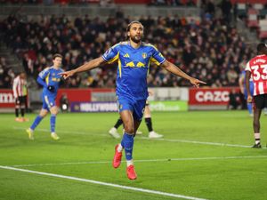 Supporting image for story: Dominic Calvert-Lewin on target again as Leeds rescue late point at Brentford