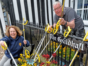 Supporting image for story: Lockdown litter louts urged to take pride in their town