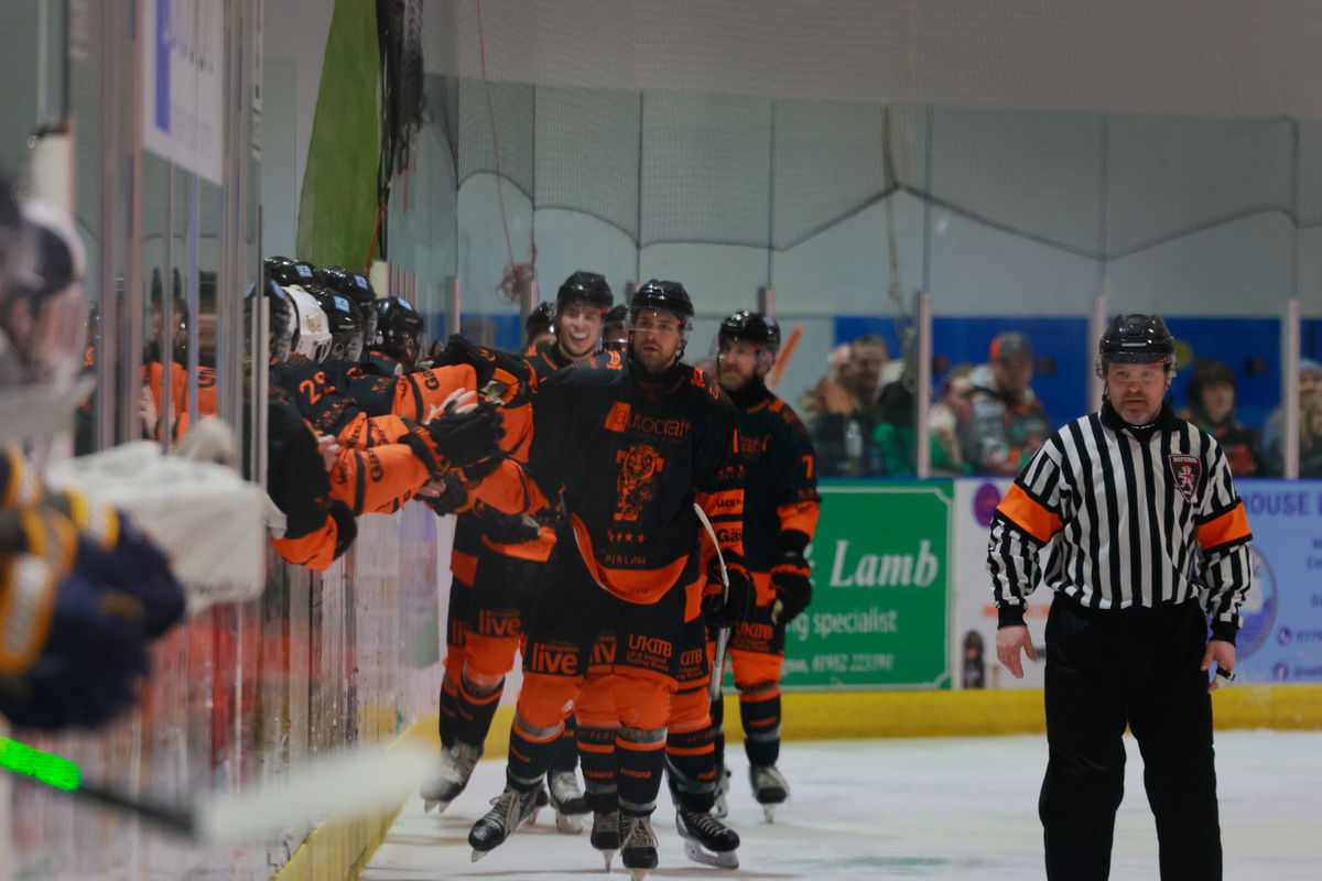 Eric Henderson stars as Telford Tigers edge 14-goal thriller