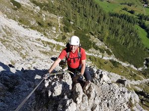 Supporting image for story: Avid mountain climber scales the Dolomite Mountains following knee replacement surgery