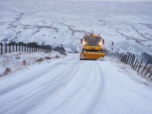 Supporting image for story: Snow and ice warnings issued as Arctic air blows in