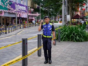 Supporting image for story: Malaysia intensifies search for Indian tourist who fell into sinkhole