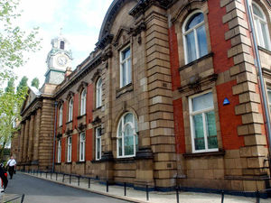 Supporting image for story: Patient may have stayed alive longer in intensive care, inquest hears