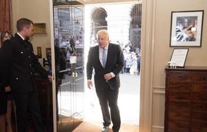Boris Johnson enters Number 10 for the first time as Prime Minister