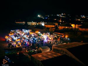 The spectacular sight of all the illuminated tractors gathered at Builth Wells cattle market. Image by Tremio